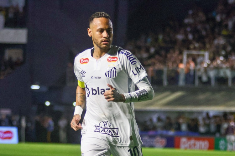 记者：内马尔对参加世界杯始终保持乐观，因为他无需测试