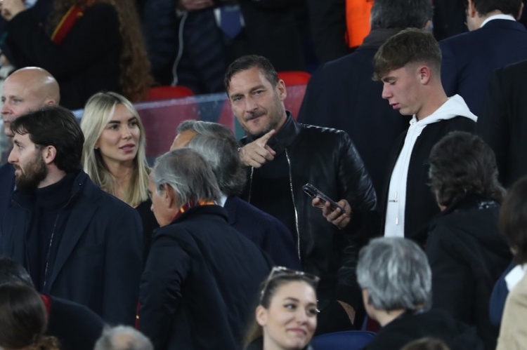 雷速官网-斯基拉:托蒂昨晚与加斯佩里尼进行积极会谈,准备加入管理层