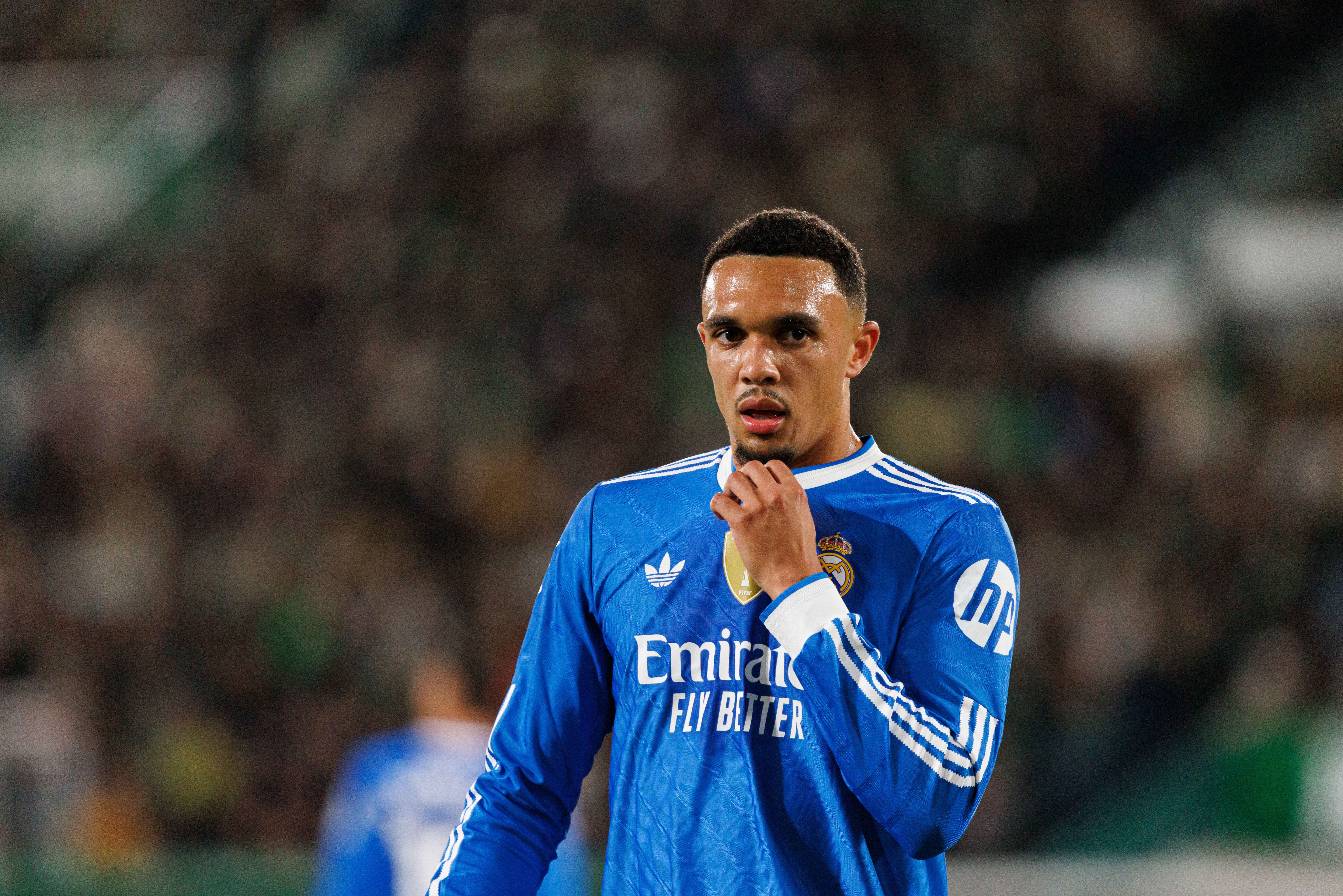 阿诺德在皇马没有未来？邮报辟谣：阿韦洛亚没有要求他离队